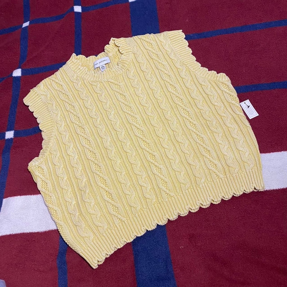 Free Assembly Women's Scalloped Cable Knit Cotton Yellow sweater vest XL NWT